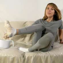 Kaydens: 2 Videos Kaydens' Messy White Ankle Socks