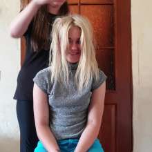 Top Messy Girls: Beautiful Girl Gets Chocolate Cream on Her Hair