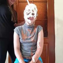 Top Messy Girls: Beautiful Girl Gets Chocolate Cream on Her Hair