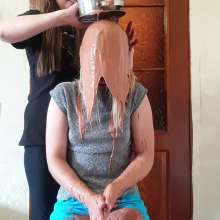 Top Messy Girls: Beautiful Girl Gets Chocolate Cream on Her Hair