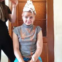 Top Messy Girls: Beautiful Girl Gets Chocolate Cream on Her Hair