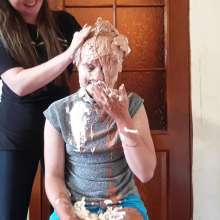 Top Messy Girls: Beautiful Girl Gets Chocolate Cream on Her Hair