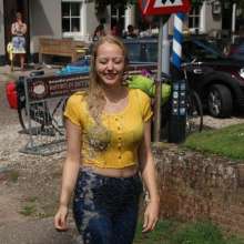 eileenvogel: W299 Eileen in tight jeans and yellow shirt