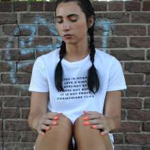 FunFilled Photography: Mallory Smashes a Cake with Her Bare Feet!