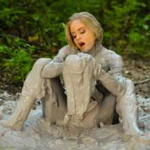 DuncanEdwards: Anabelle Pync Messy Mud Fun