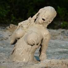 DuncanEdwards: Anabelle Pync Messy Mud Fun