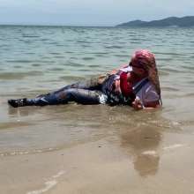 Wet_look_elena: Stockings under Jeans in the Sea