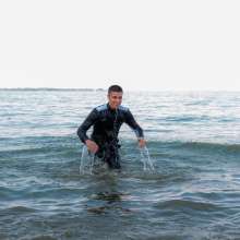 Wet Live Team: Danio on the Beach and Swims in Full View of Everyone