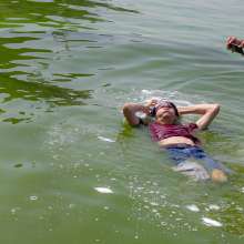 Wet Live Team: Exclusively on the Beach Andrii Blindfold!  Bathing Blindly