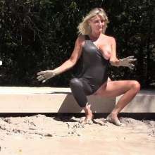 FOXY: New video with Angela in mud