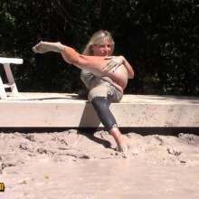 FOXY: New video with Angela in mud