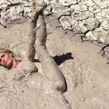 FOXY: New video with Angela in mud