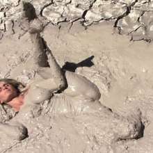 FOXY: New video with Angela in mud