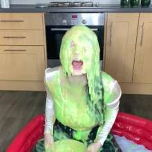 TheGungeZone: Gabriella's Messy Gunge and Custard Fun