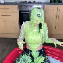 TheGungeZone: Gabriella's Messy Gunge and Custard Fun