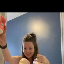 WAMfuns Messy Forfeits: Queen Peach Cake Crush With Feet