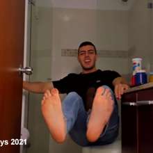 MessyGuys: Salomon Takes a Paint Shower