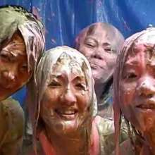 Alumi: The 4 Girls from Osaka get crazy in "Pie Rangers!  Go!"