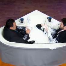 mad_mick_at: Brasilian latenight-show: gunge-filled bathtub interviews