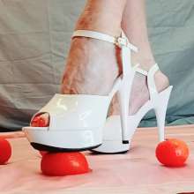 MistressOmega: Tomato Smashing!