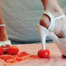 MistressOmega: Tomato Smashing!