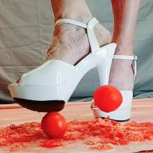 MistressOmega: Tomato Smashing!