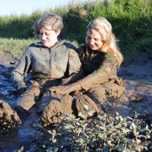 DungeonMasterOne: Two-Girl Evening Mudplay