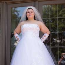 JD and Messy Andi: A Beautiful Bride Gets Dunked!