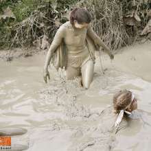 FOXY: many girls in the mud