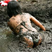 dlodoski: Gara in Peat Wearing Shiny Bikini--Photos