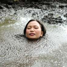 dlodoski: Gara in Peat Wearing Shiny Bikini--Photos