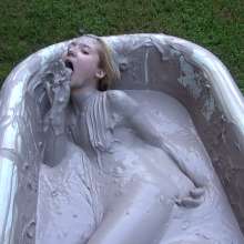 dlodoski: Odette, POV in the Mud Tub--Images