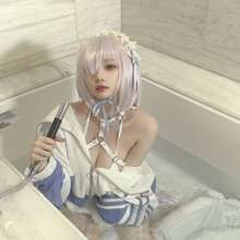 RSSRuinStreetStyle: Angelic Cute Asian Cosplay Girl Getting Full Wet in Bathtub