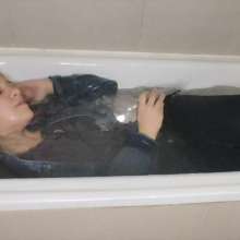lovingmessy4you: Wetlook in the Bathtub Wearing Jean Jacket and Socks