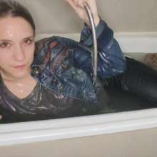 lovingmessy4you: Wetlook in the Bathtub Wearing Jean Jacket and Socks