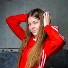 wet.look.me: Wetlook girl getting wet in the bathroom in Leggings | Wetlook.biz