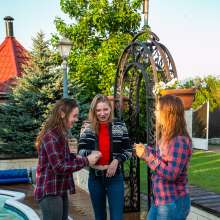 wet.look.me: Wetlook girlfriends bathe in jeans together in the pool | Wetlook.biz