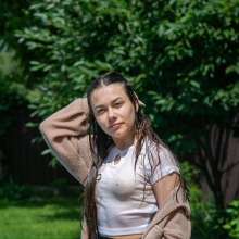 wet.look.me: Wetlook girl in Wool Jacket and tights gets wet in Pool | Wetlook.biz