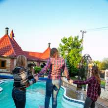 wet.look.me: Wetlook girlfriends bathe in jeans together in the pool | Wetlook.biz