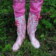 DungeonMasterOne: Lucia goes swimming in a pink Barbiecore boilersuit!