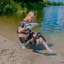Wet Live Team: Alice Was Walking and Came across the Sea and Bathed