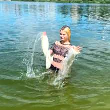 Wet Live Team: Alice Was Walking and Came across the Sea and Bathed