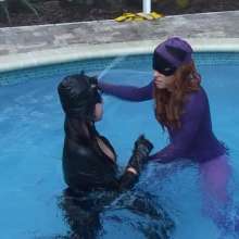 wamtec: Batgirl Vs Catwoman Underwater