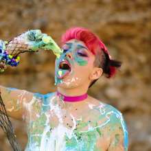 messyhot: BebeBethybear Squishes a Cake in the Arizona Desert