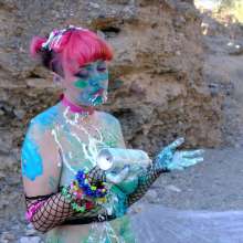 messyhot: BebeBethybear Squishes a Cake in the Arizona Desert