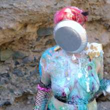 messyhot: BebeBethybear Squishes a Cake in the Arizona Desert