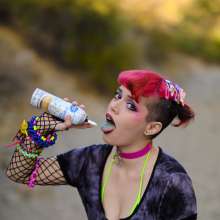 messyhot: BebeBethybear Squishes a Cake in the Arizona Desert