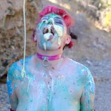 messyhot: BebeBethybear Squishes a Cake in the Arizona Desert