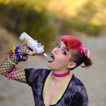 messyhot: BebeBethybear Squishes a Cake in the Arizona Desert