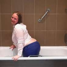 CheekyLuna: CheekyLuna's Bath Time In Tight Jeans And White Blouse